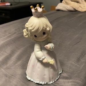 Precious moments vintage figurine